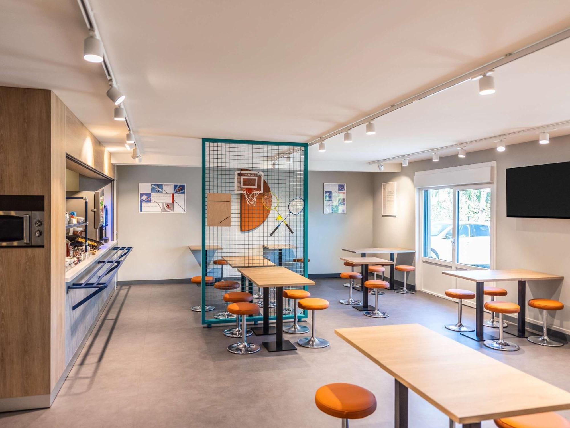 Ibis Budget Villefranche Лима Экстерьер фото
